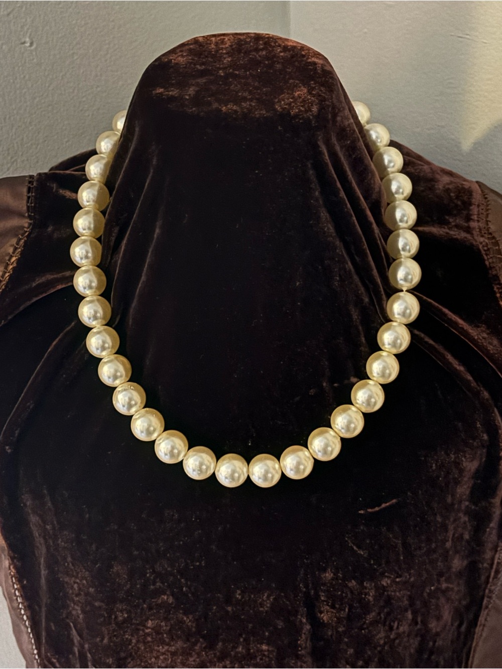Large Ivory Pearl Bead Necklace - Vintage Retro Jewelry